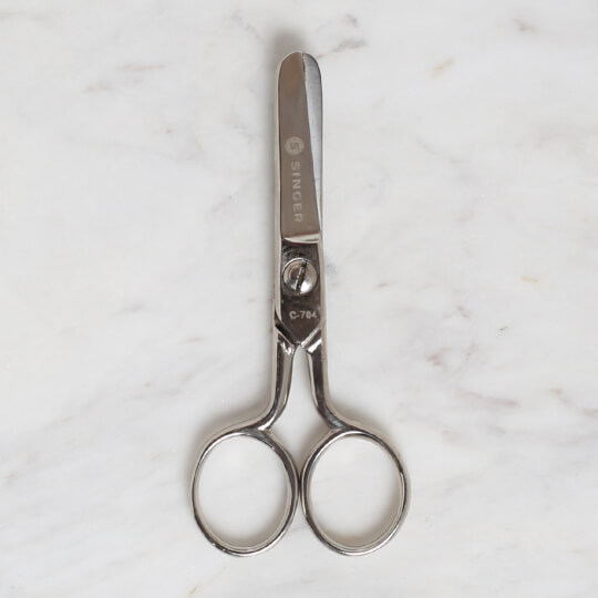 Singer Small Size Round Tip Sewing Scissors - C-704 - Hobiumyarns